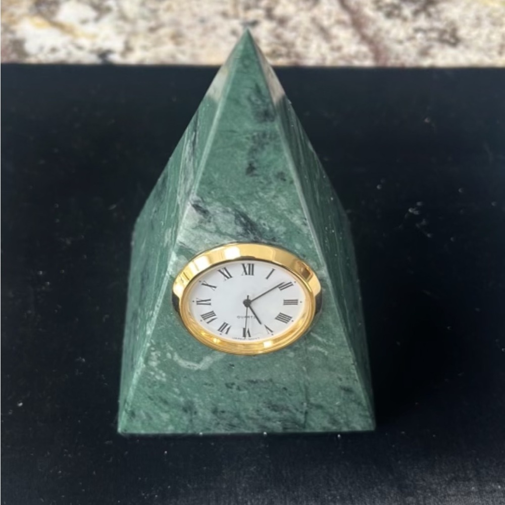 Green marble pyramid clock - new / battery included